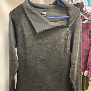 NWOT The North Face Fashion Pullover